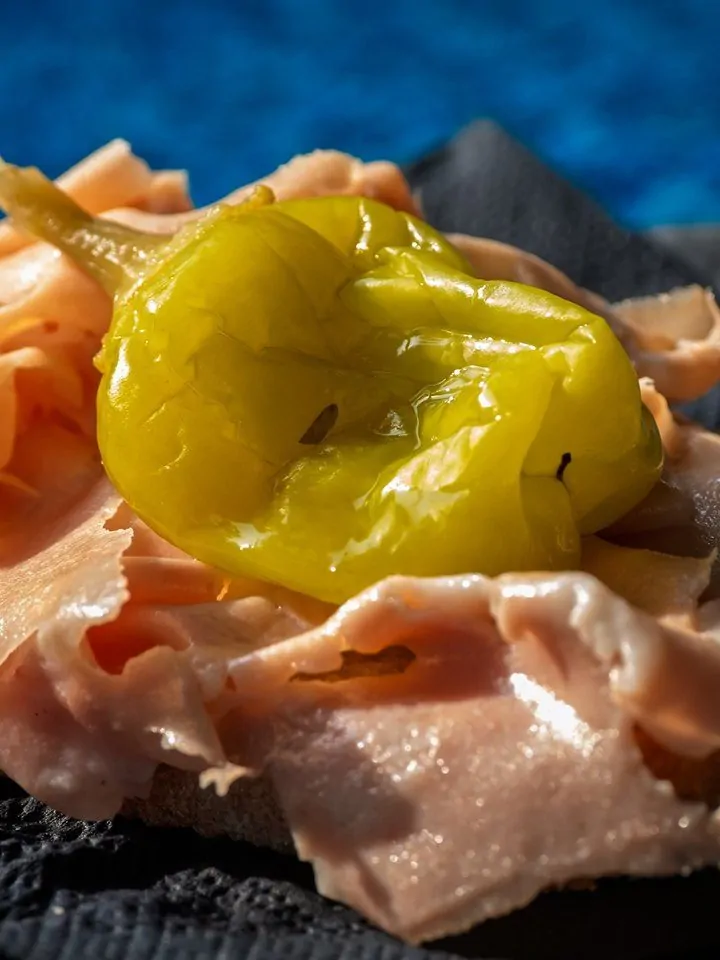 Crostino con mortadella e peperoni al Privè