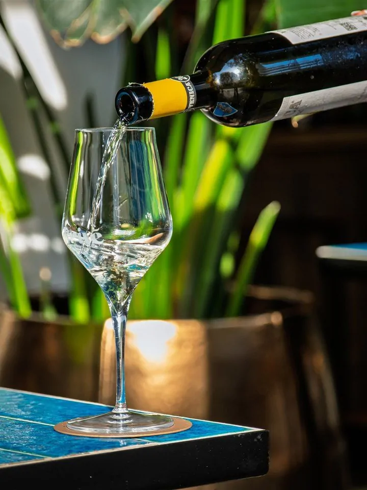Calice di vino bianco al Privè