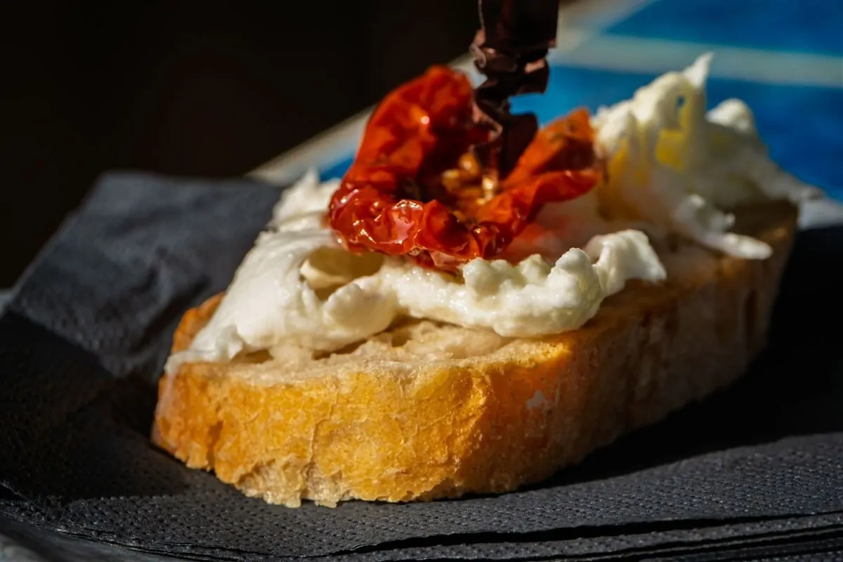 Bufala e pomodorini secchi